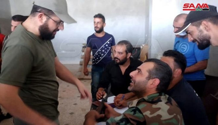 Militanlar Suriye Ordusuna Silahlarını Teslim Ediyor