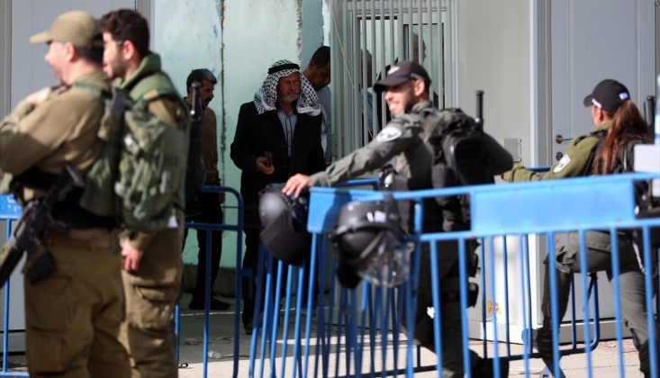 Siyonist Rejim Filistinlilerin Cuma Namazı İçin Kudüs'e Girişini Engelledi