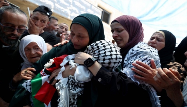 Siyonist Rejim Askerlerinin Kurşunuyla Şehit Olan Filistinli Bebek Toprağa Verildi