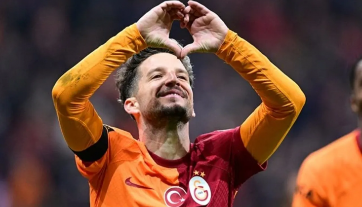 Mertens'ten Futbol Kariyerine Nokta Koydu