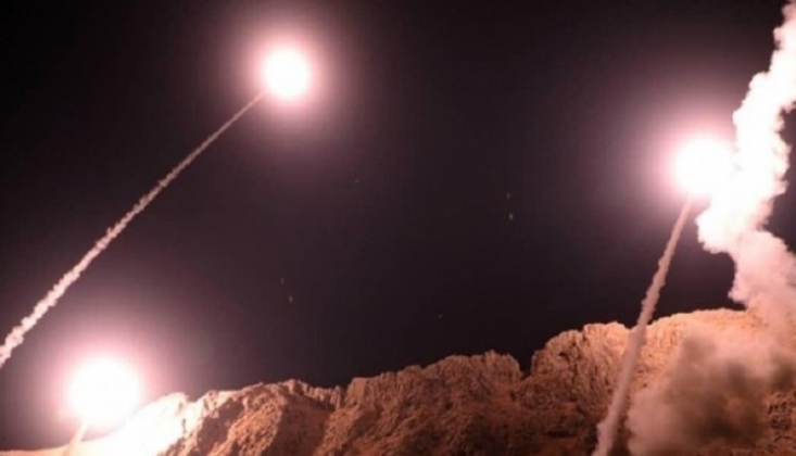     ABD’nin Suriye’deki Üslerine Geniş Çaplı Roket Saldırıları Düzenlendi/ Video Haber