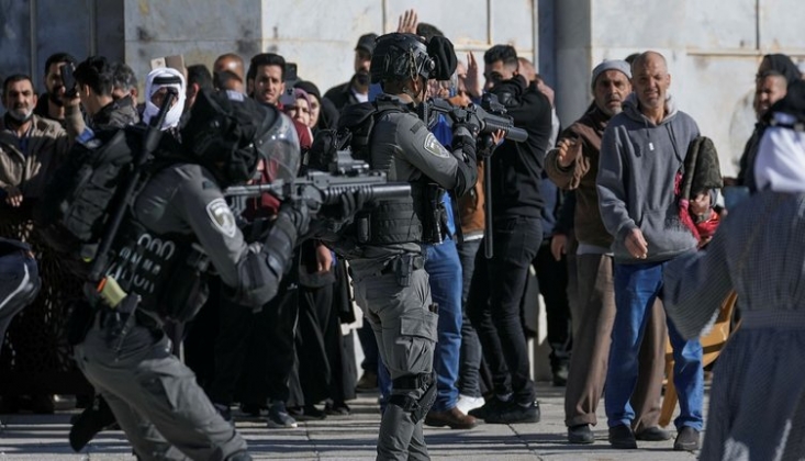  Siyonist Güçler Batı Şeria'da 33 Filistinliyi Tutukladı