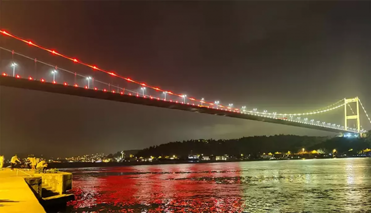 Fatih Sultan Mehmet Köprüsü "Sarı-Kırımızı" Oldu