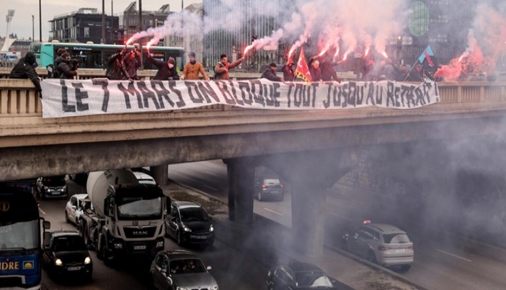 Fransız Polisi ile Macron'un Politikalarını Protesto Edenler Arasında Şiddetli Çatışma