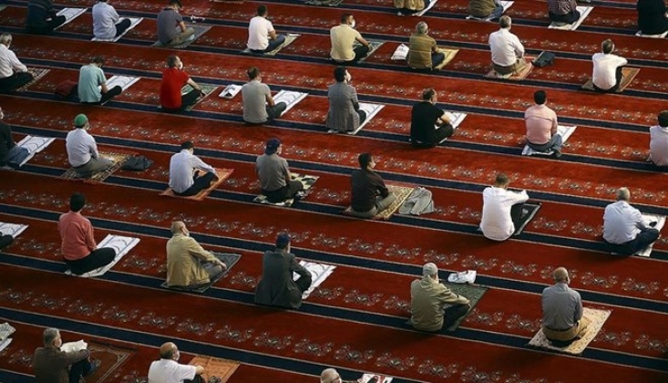 Cemaatle İlk Sabah Namazı Kılındı