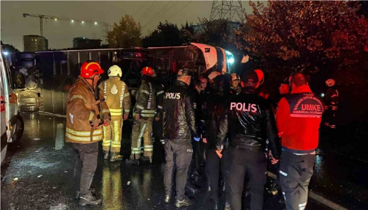 İstanbul Bayrampaşa'da Yolcu Otobüsü Devrildi