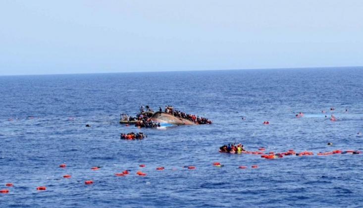 Filipinler'de 1.5 Milyon Litre Petrol Taşıyan Tanker Gemisi Alabora Oldu