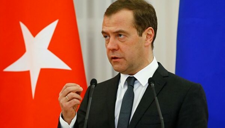  Medvedev: İran’a Nükleer Silah Transfer Etmeye Hazırlanan Ülkeler Var