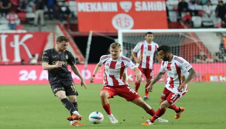 Trabzonspor Deplasmanda Antalyaspor’u 2-0 Mağlup Etti
