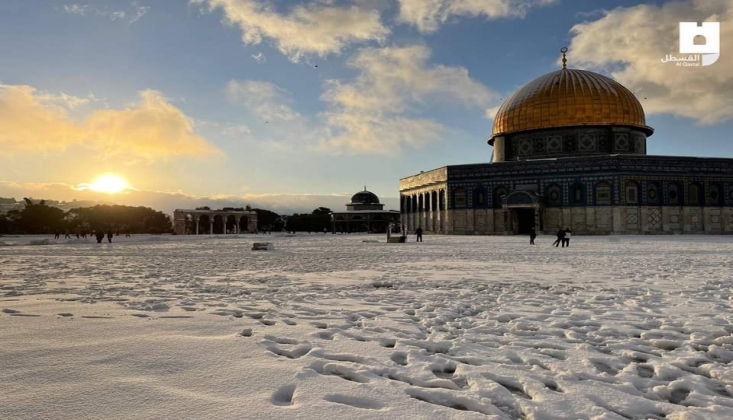Filistin Beyaza Büründü; Mescid-i Aksa'da Kar Sevinci 