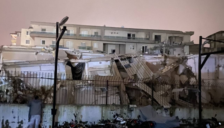 Antakya'da 250 Dairelik Binanın Enkazında Kalanlar Kurtarılmayı Bekliyor