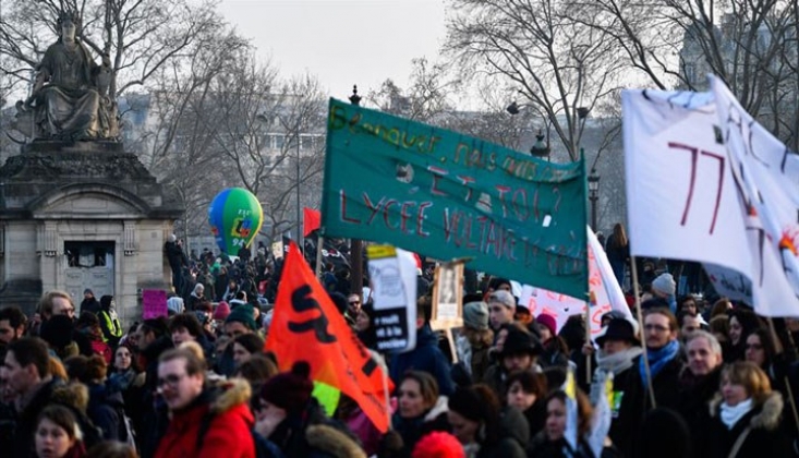 Paris'te Hükümet Karşıtı Gösterilere Yaklaşık 90 Bin Kişi Katıldı