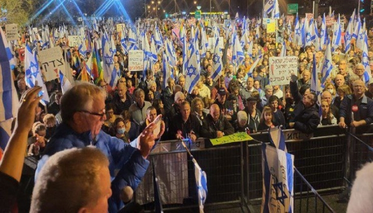 Tel Aviv ve Hayfa'da Netanyahu'ya Karşı Kitlesel Gösteriler
