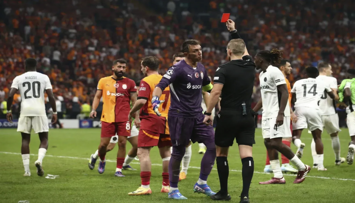 UEFA'dan Muslera'ya Şok! 3 Maç Ceza Verdi