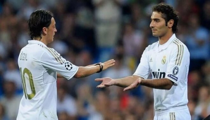 Hamit Altıntop Gidiyor; Mesut Özil Geliyor