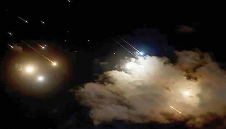 İran Gece Saldırısında Nakab Çölündeki Stratejik Hedefleri Vurdu
