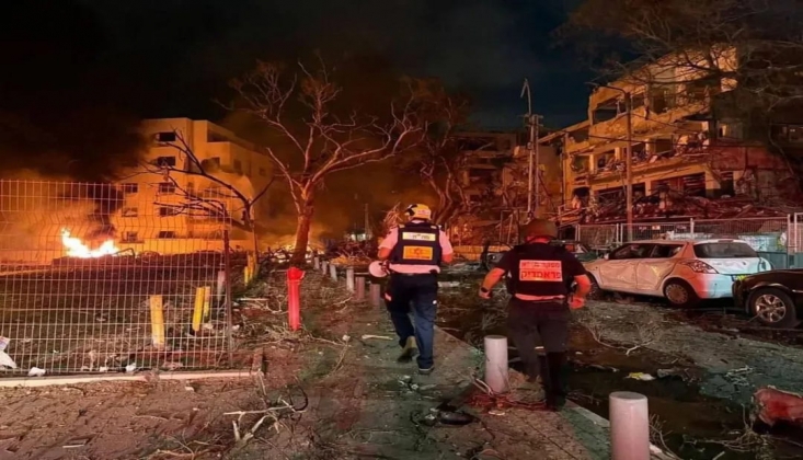 İran'ın "Hayber" Füzesi Tel Aviv'e Cehennemi Yaşattı
