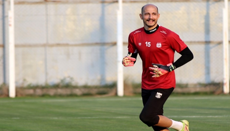 Sivasspor'da Kaleci Erhan Erentürk Manisa FK'ya Kiralandı