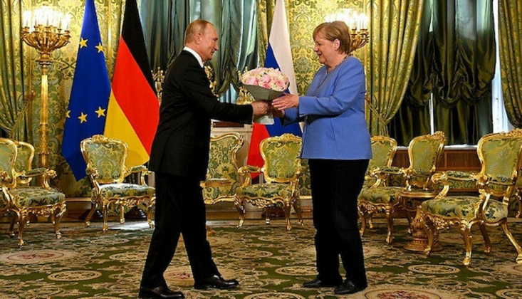 Putin ve Merkel İran'ı Görüştü