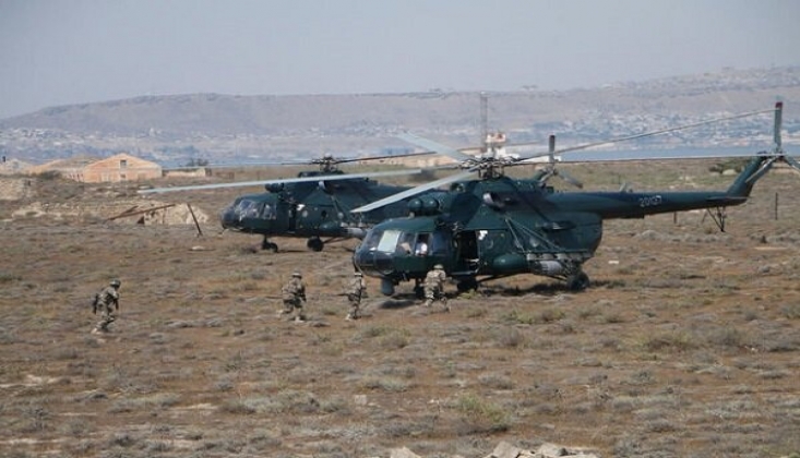 Azerbaycan'da Helikopter Düştü