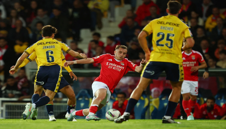 Portekiz'de Benfica, Estoril'i 2-1 Yenerek Liderliğe Yükseldi