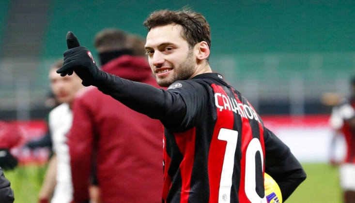 Hakan Çalhanoğlu Milan'da Kalabilir