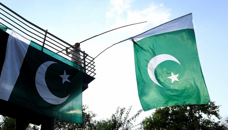 Pakistanlı Bakandan Hindistan'a 'Atom Bombası' Tehdidi