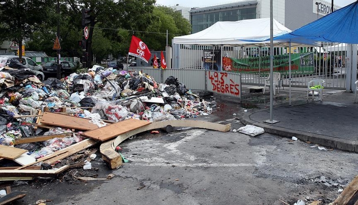 Paris'te Halk Fare ve Çöp Yığını İçinde Yaşıyor; Çöp Yığınları 10 Bin Tonu Aştı