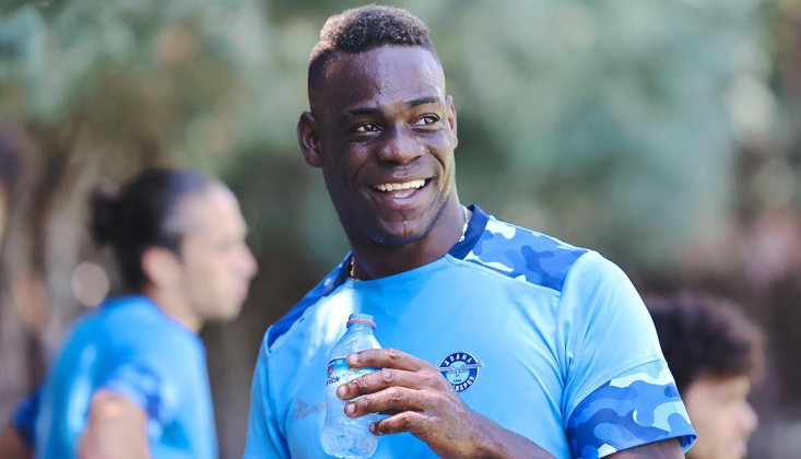 Balotelli, Fenerbahçe'deki Eski Takım Arkadaşını Övdü