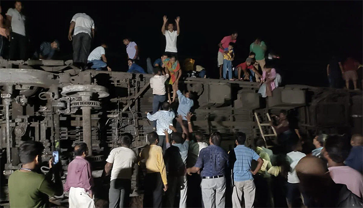 Hindistan'da Tren Kazası: Ölü Sayısı 233'e Yükseldi