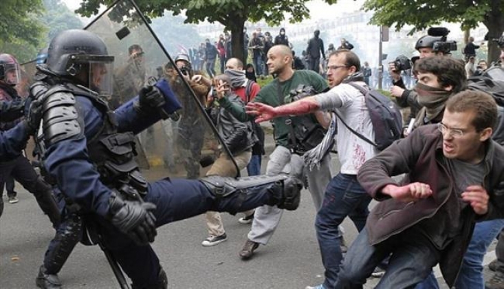 Fransa'da Kriz Büyüyor; Fransız Polisi Protestoculara Orantısız Güç Kullanıyor