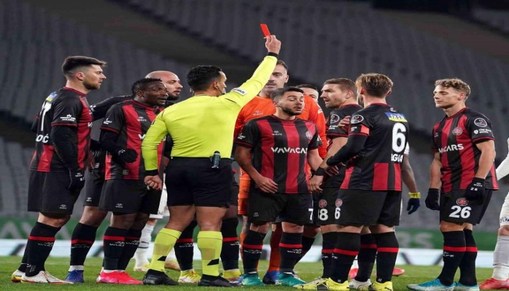 Fenerbahçe Ağır Yaralı! Karagümrük 9 Kişi İle Direndi