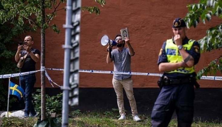  İran'ın Stockholm Büyükelçiliği Önünde Kur'an-ı Kerim'e Saldırı