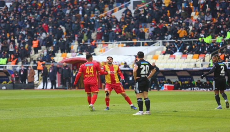 Beşiktaş, Malatya'da Direkleri Dövdü!
