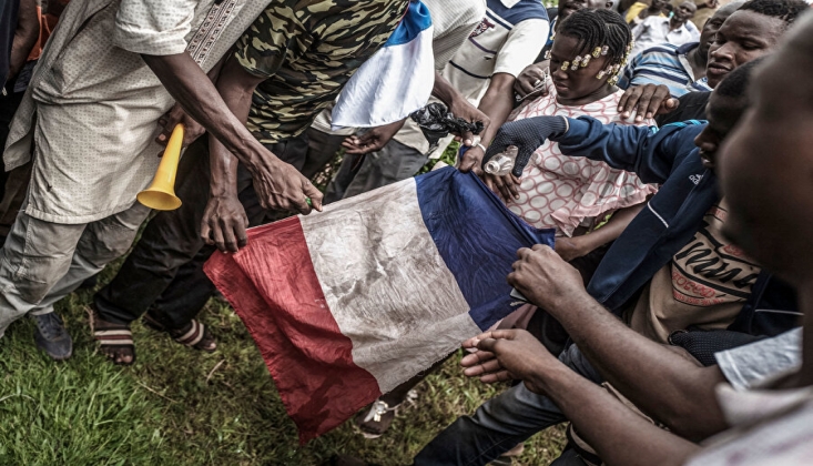 Fransa'nın Afrika'daki Sömürge Dönemi Sona Eriyor; Bir Ülkeden Daha Çekilmek Zorunda Kaldı