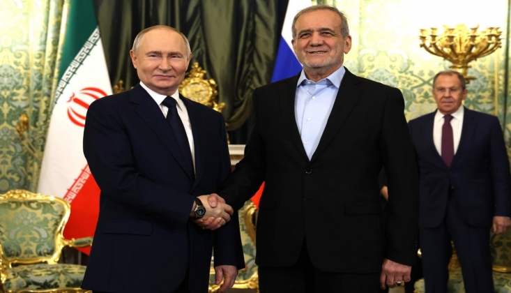 Putin ve Pezeşkiyan Telefonda Görüştü