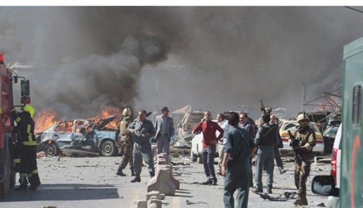 Afganistan'da Camiye Bombalı Saldırı