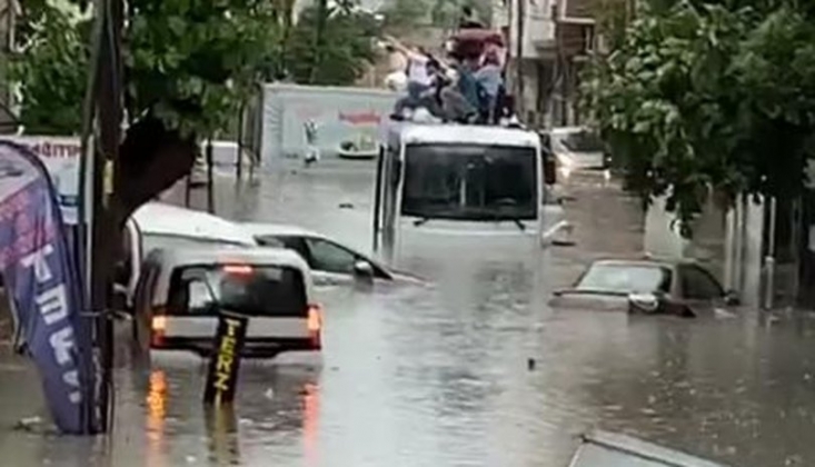 İstanbul'da Sel ve Dolu Yağışı!
