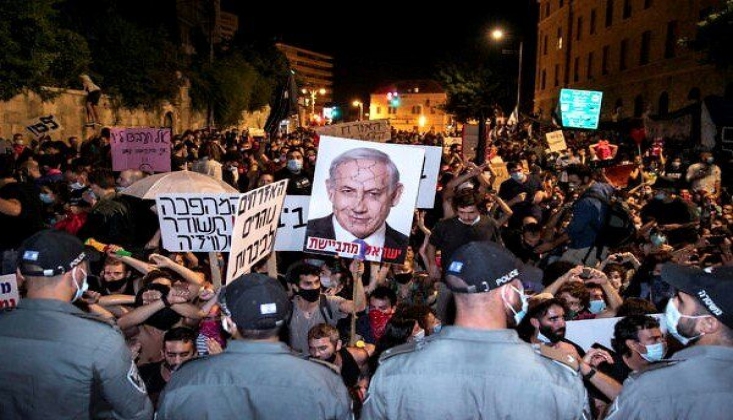 On Binlerce Netanyahu Karşıtı Yine Sokaklarda; Suçlusun