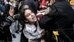 New York Polisi Filistin'e Destek Veren Kadınları Yumrukladı