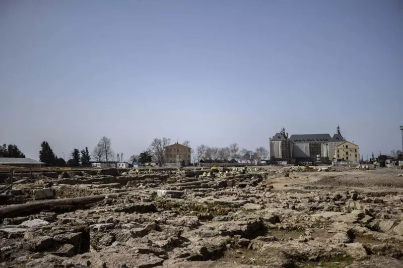 Haydarpaşa Kazılarında Helenistik Döneme Ait Kiremit Mezar Bulundu