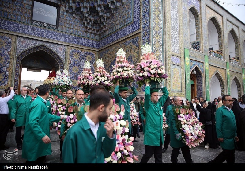 Hz. İmam Rıza (a.s) Türbesi Çiçeklerle Süslendirildi