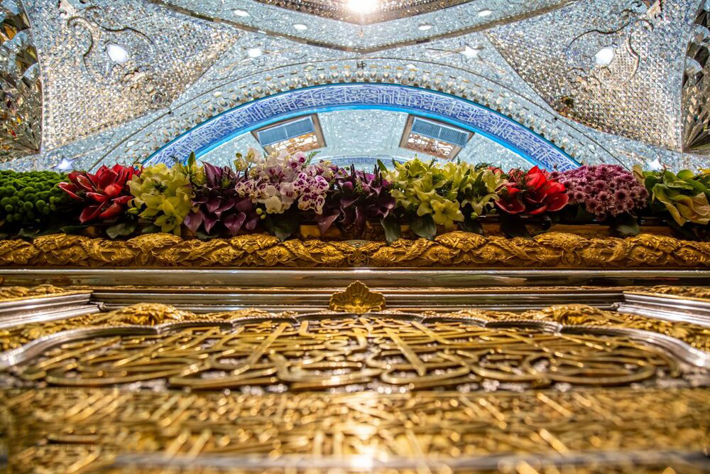 Hz. İmam Hüseyin (a.s) Türbesi Çiçeklerle Süslendi