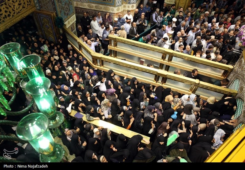 Hz. İmam Rıza (a.s) Türbesi Çiçeklerle Süslendirildi