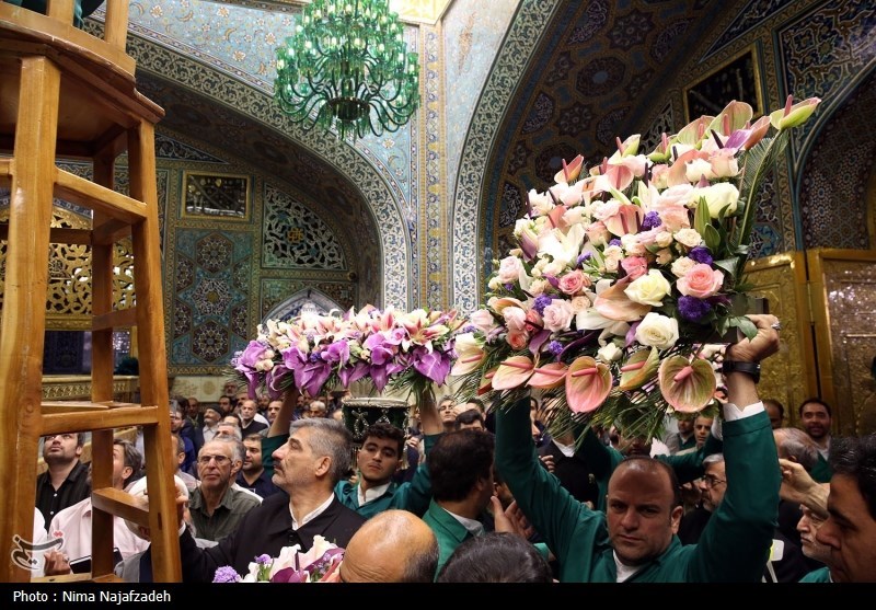 Hz. İmam Rıza (a.s) Türbesi Çiçeklerle Süslendirildi