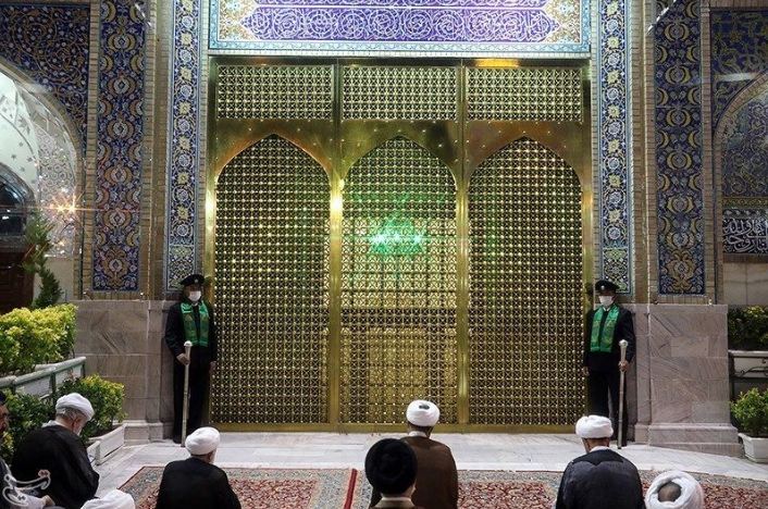 İmam Rıza'nın (a.s) Kutsal Türbesi Ziyaretçiye Açıldı