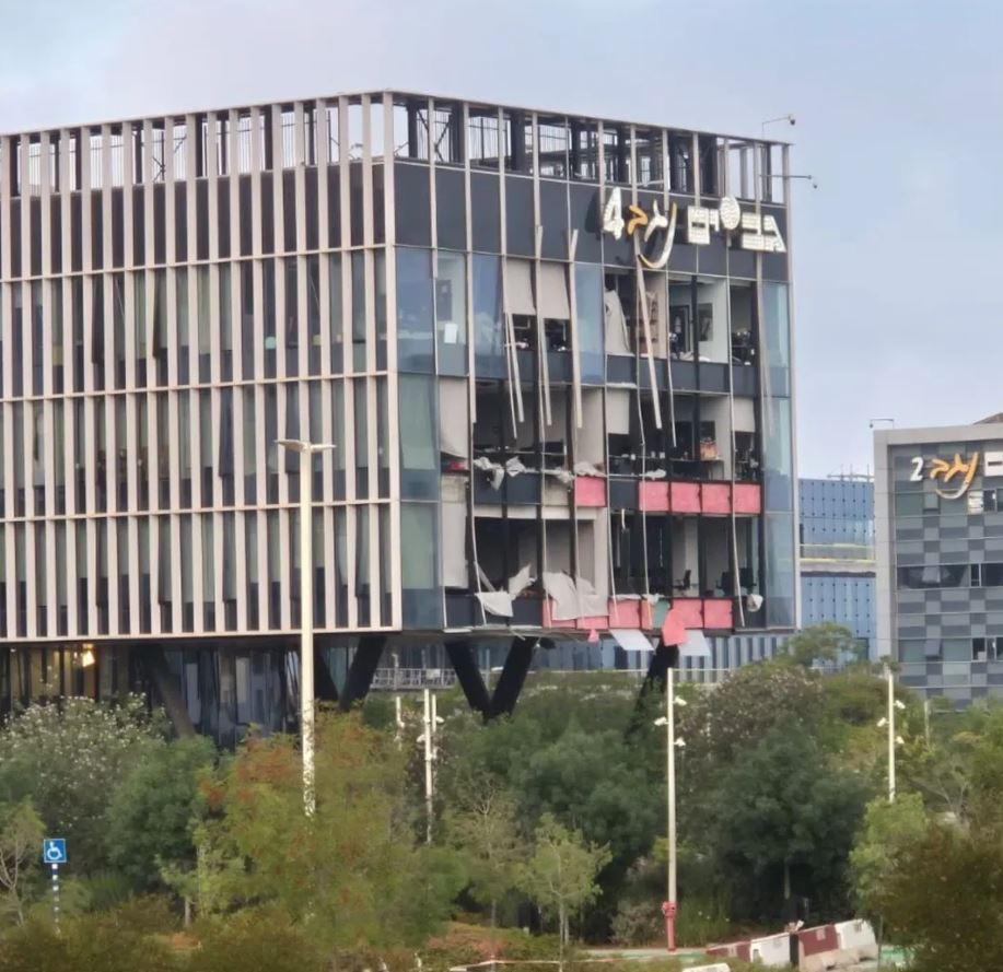 İran’ın Fırlattığı Füze Be'er Sheva'ya İsabet Etti