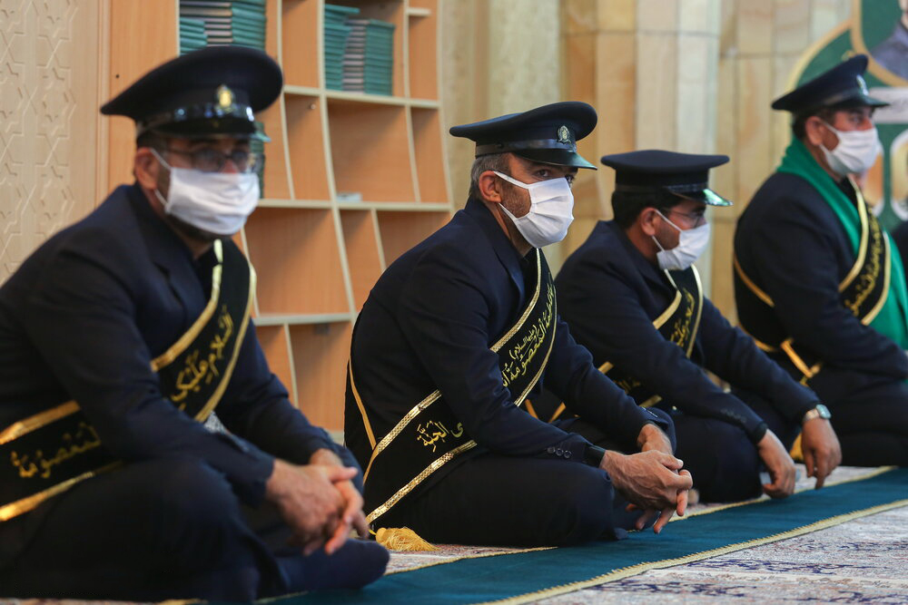 Hz. Masume (s.a)Türbesi'ne Siyah Bayrak Asıldı