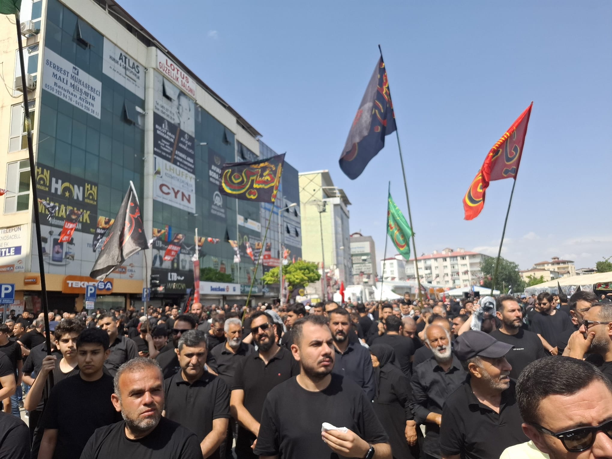 Iğdır Hz. Hüseyin (as) ve Yarenlerinin Yasını Tutuyor