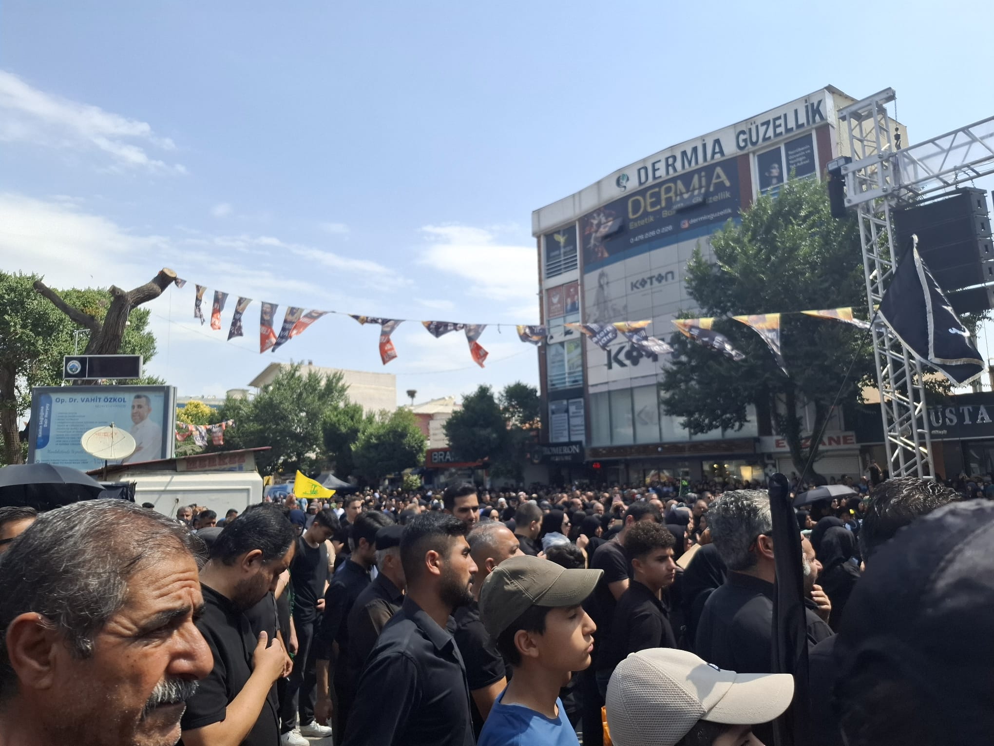 Iğdır Hz. Hüseyin (as) ve Yarenlerinin Yasını Tutuyor